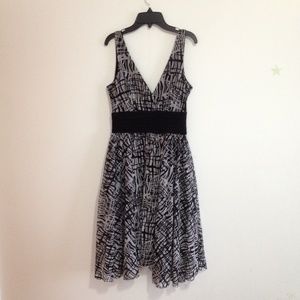 black/white ruched waist v neck dress